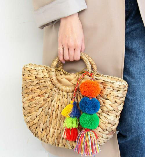 2022 New Corn Husk Braided Fringed Fur Ball Bag Women's Summer Straw Bag Holiday Bag