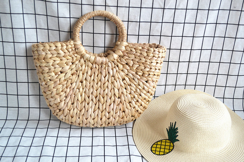2022 New Corn Husk Braided Fringed Fur Ball Bag Women's Summer Straw Bag Holiday Bag