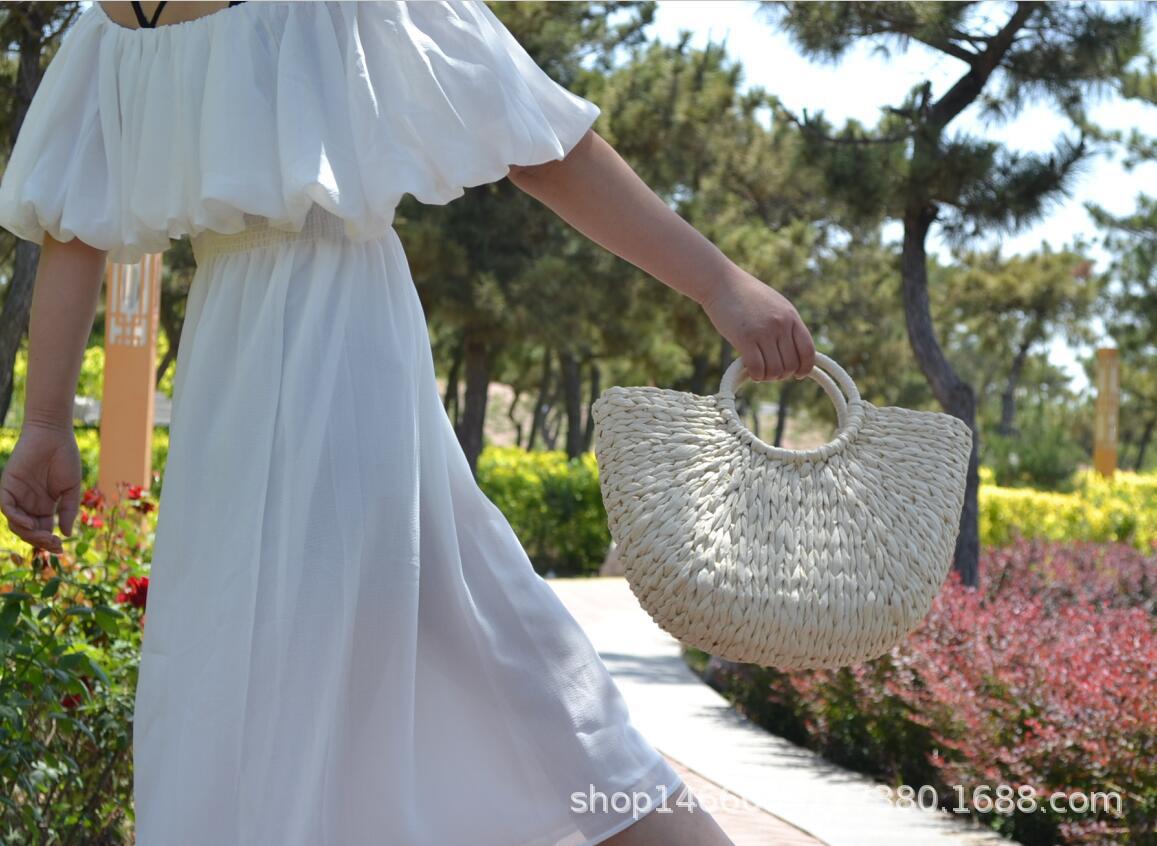 2022 New Corn Husk Braided Fringed Fur Ball Bag Women's Summer Straw Bag Holiday Bag